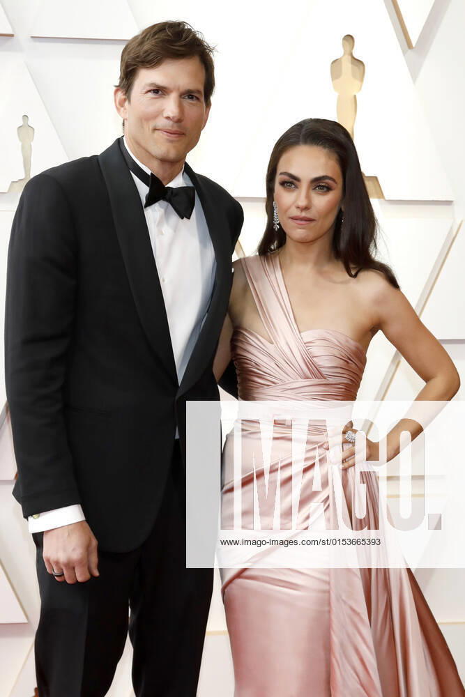 LOS ANGELES - MAR 27: Ashton Kutcher, Mila Kunis at the 94th Academy Awards at Dolby Theater on March 27, 2022 in Los Angeles, CA Los Angeles USA - ZUMAnc22 20220328_zaa_nc22_045