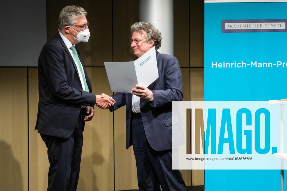 Reading Heinrich Mann Prize 2022 to Lothar Müller Ingo Schulze congratulates at the Akademie der Künste Berlin Sun