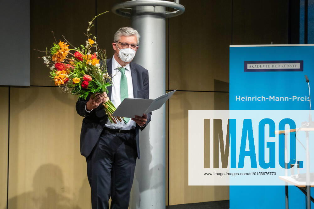 Reading Heinrich Mann Prize 2022 to Lothar Müller Welcome Ingo Schulze Laudatio Jutta Person Speech of thanks Lothar Müller Reading from texts by Heinrich Mann Johanna Polley Congratulations Ingo Schulze and Jörg Feßmann at the Academy of Arts Berlin Sun