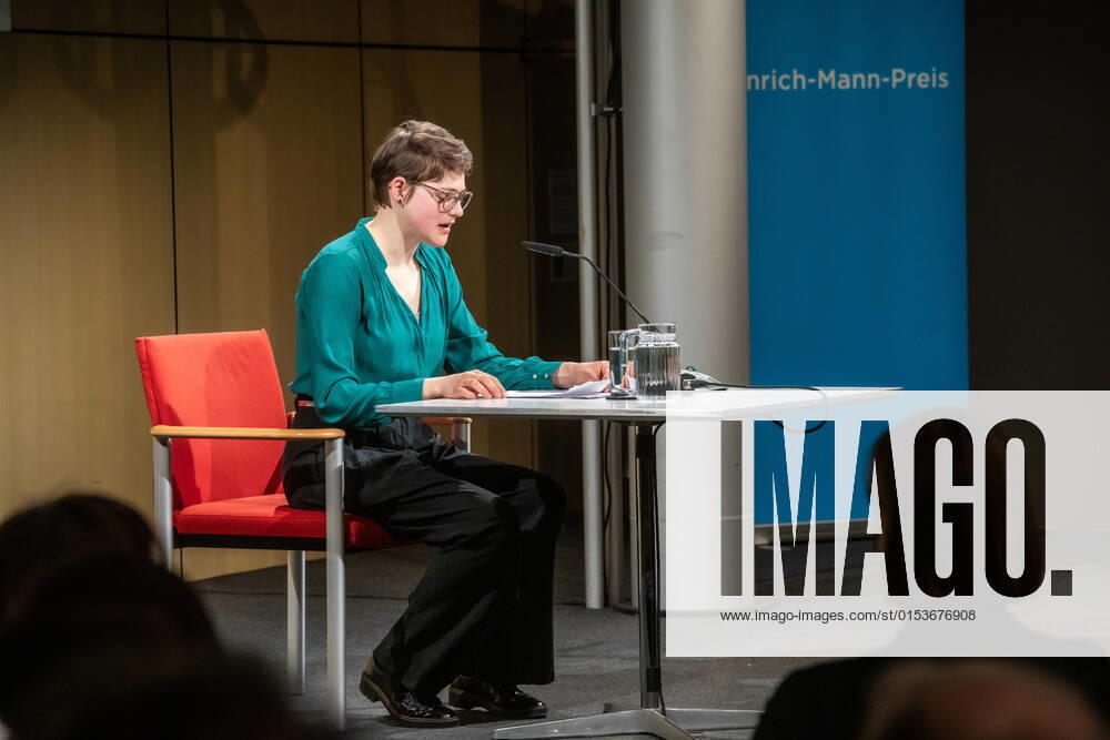 Reading Heinrich Mann Prize 2022 to Lothar Müller Reading from texts by Heinrich Mann Johanna Polley at the Akademie der Künste Berlin Sun