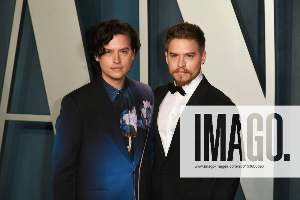 Cole Sprouse and Dylan Sprouse attends the 2022 Vanity Fair Oscar Party at the Wallis Annenberg Center for the Performing Arts on March 27, 2022 in Beverly Hills, California. Beverly Hills USA - ZUMAs181 20220327_zea_s181_564