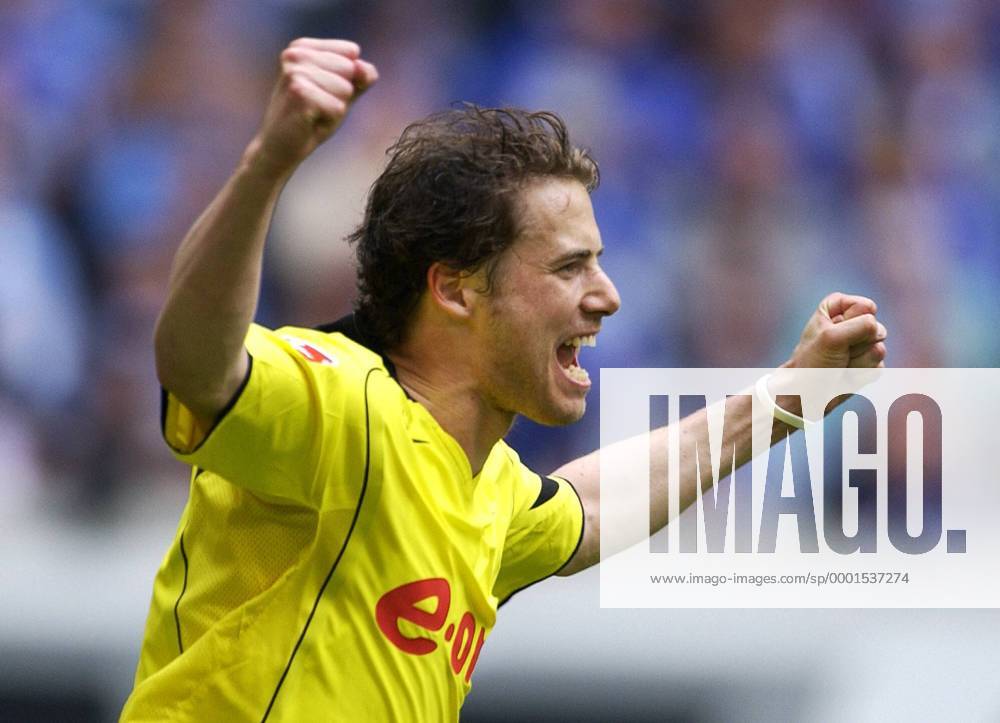 Lars Ricken (BVB) schreit seine Freude beim Torjubel laut heraus Fußball 1. BL Herren Saison 2004 2005, Borussia Dortmund Einzelbild Gelsenkirchen Begeisterung, Freude,