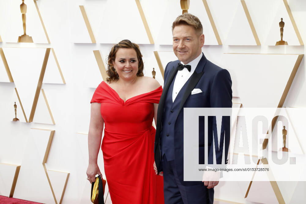 LOS ANGELES - MAR 27: Lindsay Brunnock, Kenneth Branagh at the 94th Academy Awards at Dolby Theater on March 27, 2022 in Los Angeles, CA Los Angeles USA - ZUMAnc22 20220327_zaa_nc22_340