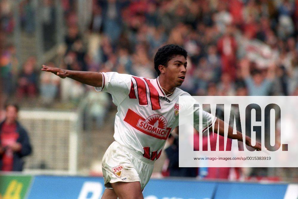 VfB Stuttgart - Borussia Mönchengladbach: Giovane Elber (Stuttgart) beim Torjubel