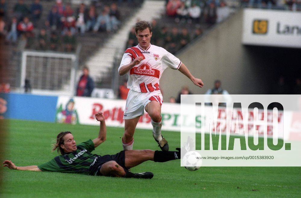 VfB Stuttgart - Borussia Mönchengladbach: Michael Sternkopf (li., Gladbach) gegen Michael Bochtler (Stuttgart)