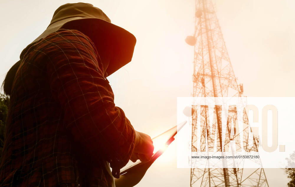 IMAGO Creative: Business, Innovative Technologie-Lösungen Female engineer using tablet computer checking the frequency with telecommunication towers with TV antennas and satellite dish In the foggy morning., model released, , property released, , 33577484.jpg, aerial, antenna, background, broadcast, broadcasting, building, cellular, communication, connection, construction, data, electricity, electromagnetic, electronic, engineer, equipment, exploration, fog, foggy, frequency, high, industrial, information, internet, mast, microwave, network, object, observatory, radar, satellite, science, scientists, season, shadow, silhouette, sky, space, sun, system, tablet, technology, telecom, telecommunication, telephone, tower, transmitter, tv antenna, wireless, work
