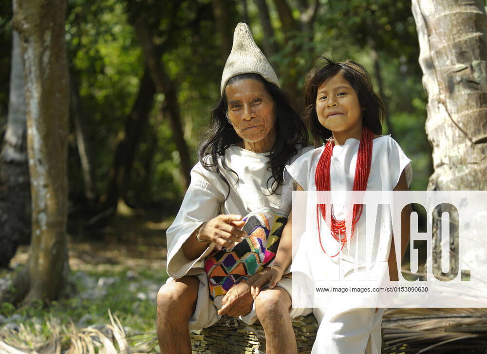 South America; Latin America; Colombia; colombian; Department Magdalena,Parque Nacional Tayrona, Arhuaco elder Lorenzo and boy