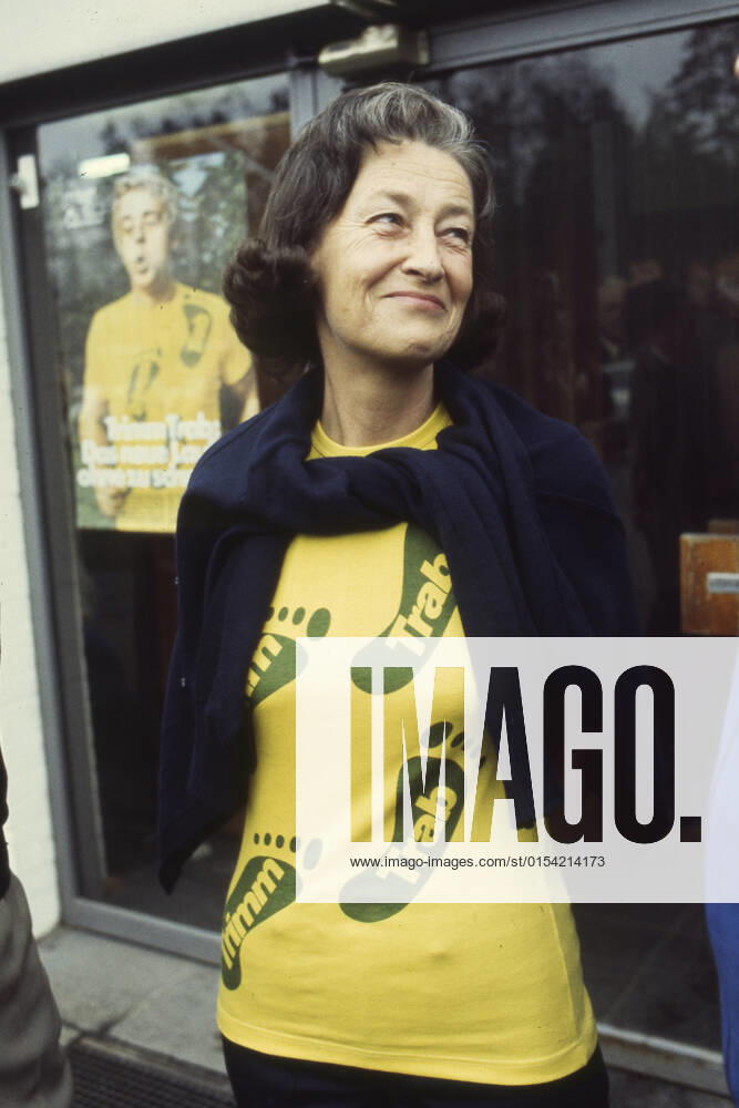 Katharina FOCKE, SPD, Federal Minister for Family, Youth and Health, half figure, at the opening of the Trim Club in Bad Godesberg Bonn on 16 04 1975,
