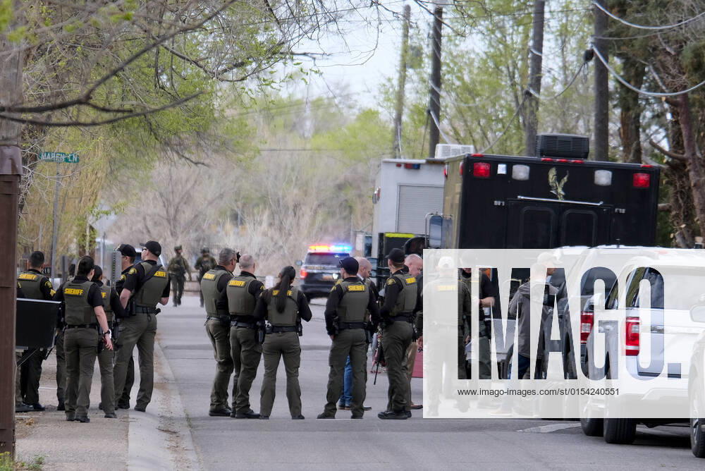 040122.Law enforcement agencies investigate a BCSO deputy involved shooting in the South Valley .Photographed on Friday April 1, 2022. JOURNAL. Albuquerque USA - ZUMAab1_ 20220401_zaf_ab1_002