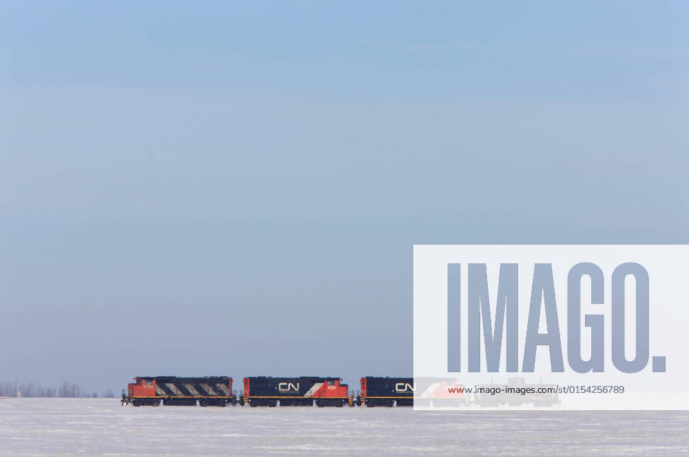 IMAGO Creative: Business, Inflation und Lieferketten Train in Winter Canada , 1961333.jpg, train, railroad, locomotive, engine, railway, speed, travel, vehicle, motion, move, transportation, diesel, transport, fast, technology, track, cargo, corporate, transit, movement, place, vacancy, rails, voyage, rail, modern,