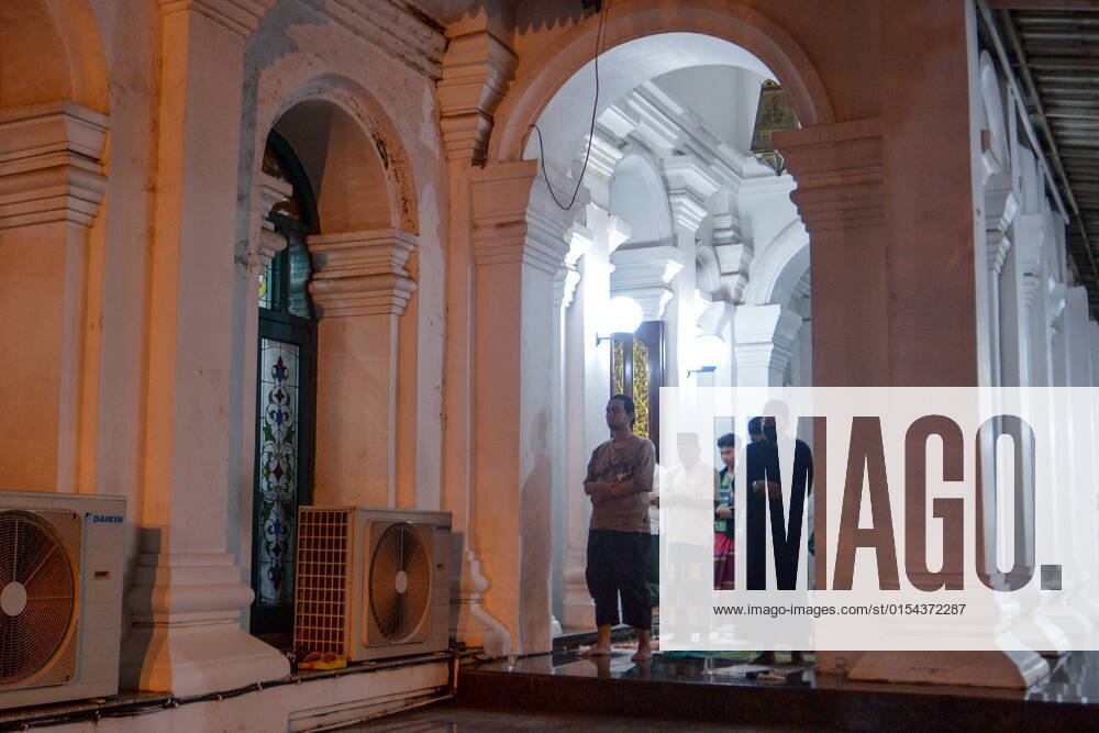 Muslims perform the first tarawih prayer at the Sultan Mahmud Badaruddin I Jayo Wikramo Mosque. In the holy month of Ramadan 2022, the public is allowed to perform tarawih prayers in congregation at the mosque after the previous year using the health protocols that were in effect during the spread of the coronavirus outbreak in Indonesia. Palembang Indonesia - ZUMA 20220402_mda_p194_026