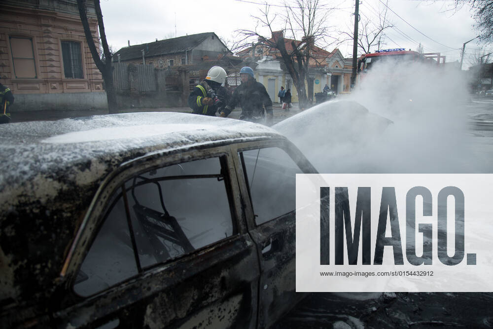 Mykolaiv, Ukraine. 03 April 2022. A civilian car ablaze following an alleged Russian bombing in the southern city of Mikolaiv. Firefighters attended the site and put out the fire in the strategic port city of Mikolaiv, which has previously been under attack by Russian forces in their attempt to gain strategic control of the Black Sea coastline Mykolaiv Ukraine - ZUMAd99_ 20220403_zap_d99_012