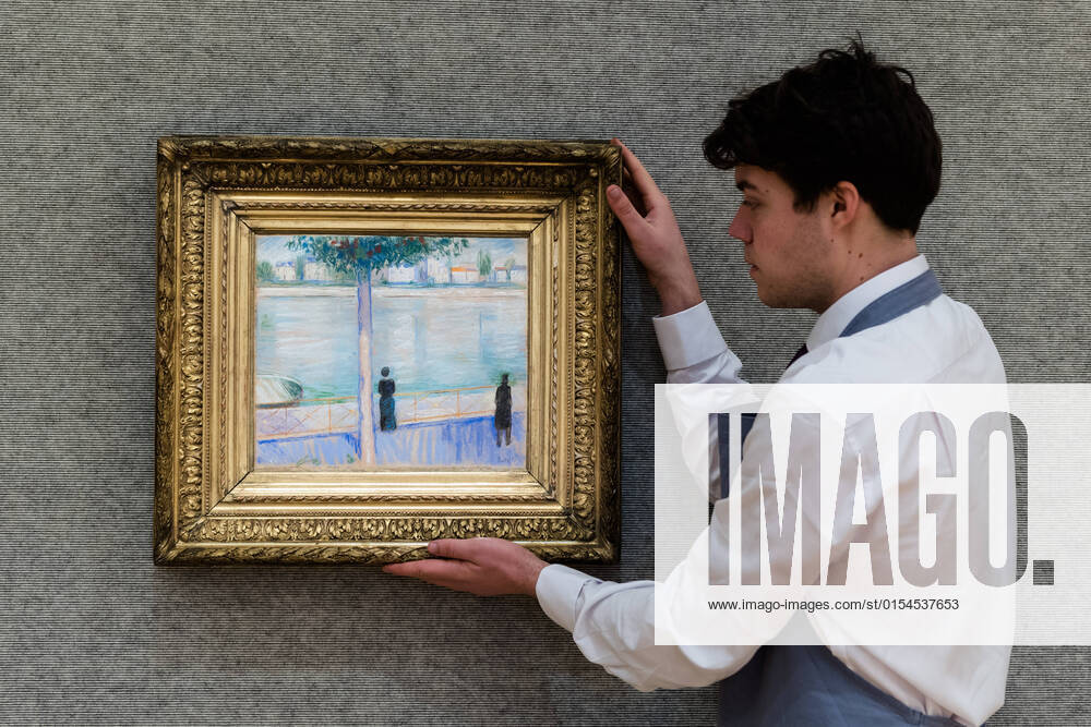 Impressionist & Modern Art Sale At Bonhams In London LONDON, UNITED KINGDOM - APRIL 04, 2022: A staff member looks at Figurer ved Seinen i Saint-Cloud (1890) by Edvard Munch (1863-1944), estimate: £80,000 - 120,000 during a photo call for the Impressionist & Modern Art Sale at Bonhams auction house on April 04, 2022 in London, England. London Greater London United Kingdom