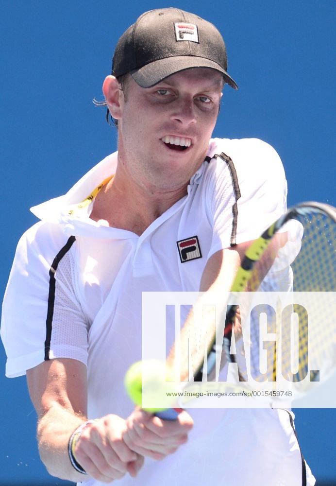 (140113) -- MELBOURNE, Jan. 13, 2014 (Xinhua) -- Sam Querrey of the US plays a shot during his men s singles match on day one of the 2014 Australian Open tennis tournament in Melbourne on January 13, 2014. (Xinhua Li Jundong) (SP)AUSTRALIA-MELBOURNE-TENNIS-AUSTRALIA OPEN