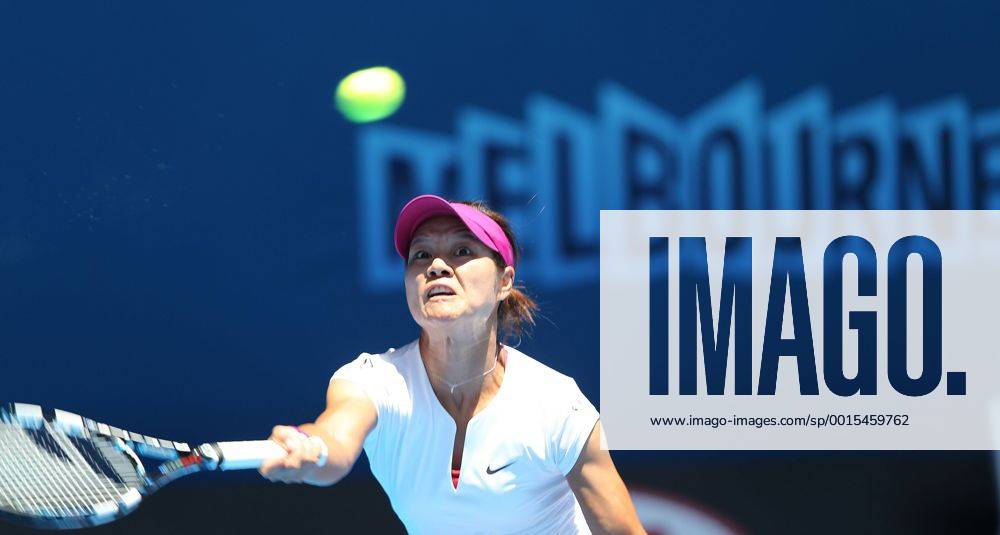 (140113) -- MELBOURNE, Jan. 13, 2014 (Xinhua) -- Li Na of China returns the ball during her women s singles first round match at 2014 Australian Open tennis tournament in Melbourne, Australia, Jan. 13, 2014. Li Na won 2-0. (Xinhua Xu Yanyan) (SP)AUSTRALIA-MELBOURNE-TENNIS-AUSTRALIA OPEN
