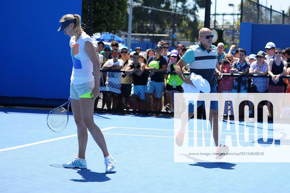 Maria Sharapova (RUS) Jerome Bianchi (FRA) TENNIS : Open d Australie - Melbourne - 13 01 2014 TennisMagazine Panoramlc