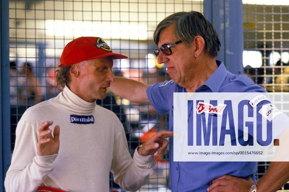 Niki Lauda (McLaren) und Tyrrell-Teamchef Ken Tyrrell
