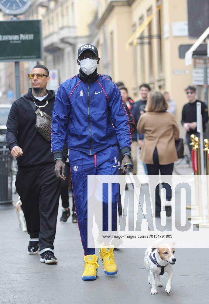 Khaby Lame, Senegalese influencer residing in Italy, the 2 most followed tik toker in the world and 1 in Italy, will be part of the jury of the Cannes Film Festival, where he will judge the videos of tik tok in the section TIK TOK SHORT FILM competition of short films lasting from 30 seconds to 3 minutes. Here he is surprised walking through the streets of the center with two friends while walking his dog.