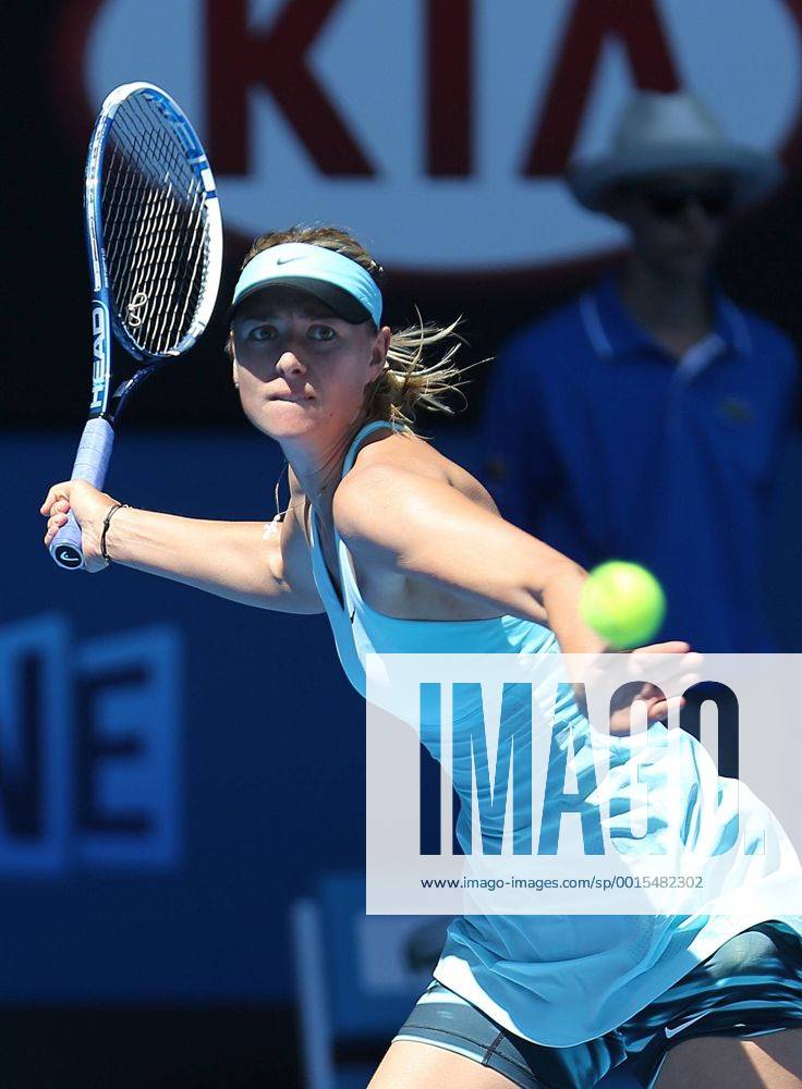 (140116) -- MELBOURNE, Jan. 16, 2014 (Xinhua) -- Maria Sharapova of Russia hits a return during her women s singles second round match at 2014 Australian Open tennis tournament in Melbourne, Australia