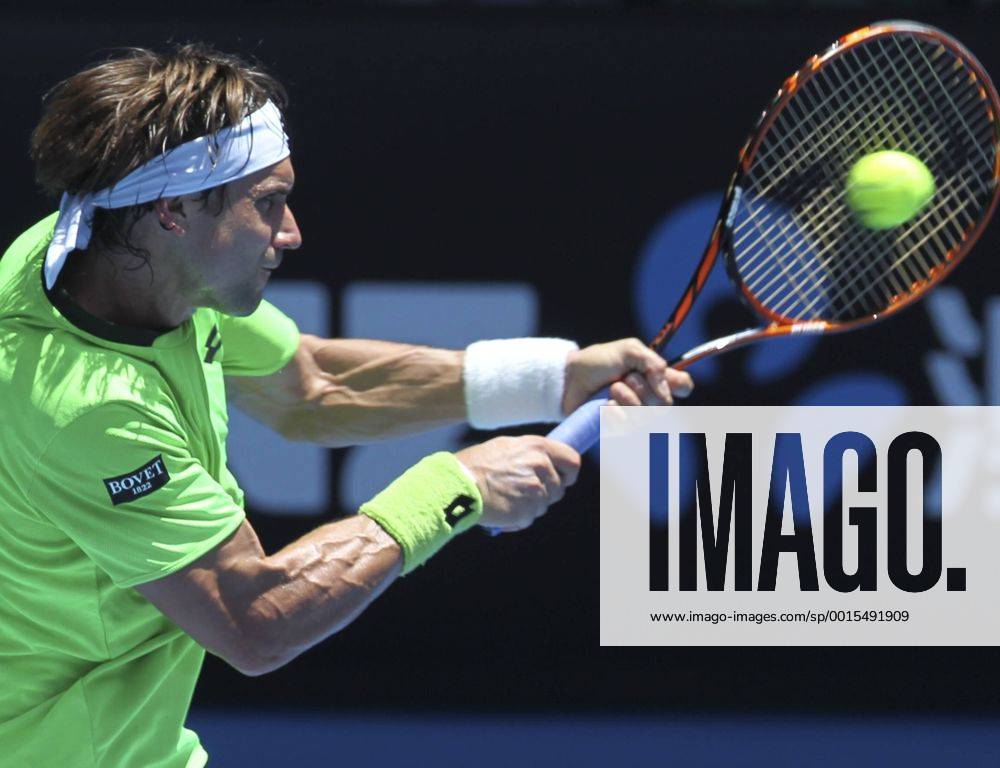 (140117) -- MELBOURNE, Jan. 17, 2014 (Xinhua) -- David Ferrer of Spain returns the ball during the men s singles third round match at 2014 Australian Open tennis tournament in Melbourne, Australia, Jan. 17, 2014. Ferrer won 3-0. (Xinhua Jin Linpeng) (SP)AUSTRALIA-MELBOURNE-TENNIS-AUSTRALIAN OPEN-FERRER