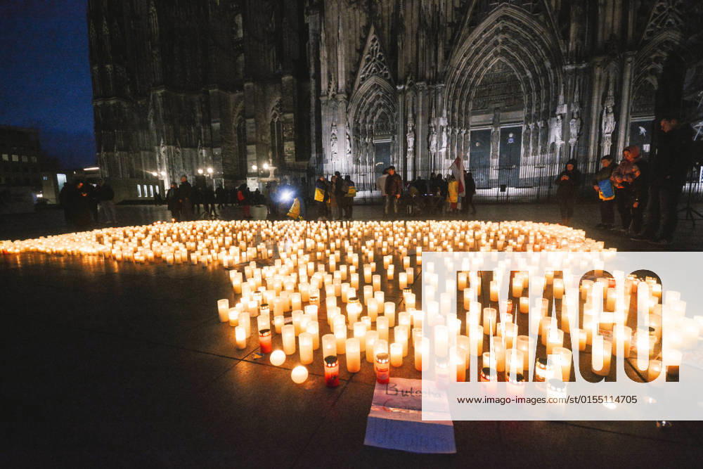 KW14 Commemorate The Victims Of Alleged Bucha Massacre In Cologne 1500 candles are seen during the commemoration of the victims of war in Ukraine in front of Dom Cathedral in Cologne, Germany on April 8, 2022 Cologne Germany