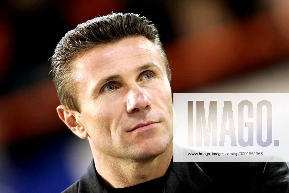 NOK Präsident Sergej Bubka (Ukraine) nachdenklich Leichtathletik Herren Hallenmeeting 2005, Indoor Meeting, Halle, Sportfest, Leichtathletikmeeting Porträt pan8385 Lievin Nachdenklichkeit,
