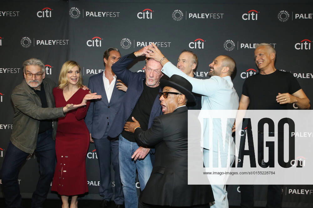 Bilder des Jahres 2022, Entertainment 04 April Entertainment Themen der Woche KW14 HOLLYWOOD, CA - APRIL 9: Peter Gould, Tony Dalton, Jonathan Banks, Michael Mando, Rhea Seehorn, Bob Odenkirk, Patrick Fabian and Giancarlo Esposito at the Better Call Saul red carpet during PaleyFest La 2022 at Dolby Theatre in Hollywood, California on April 9, 2022.