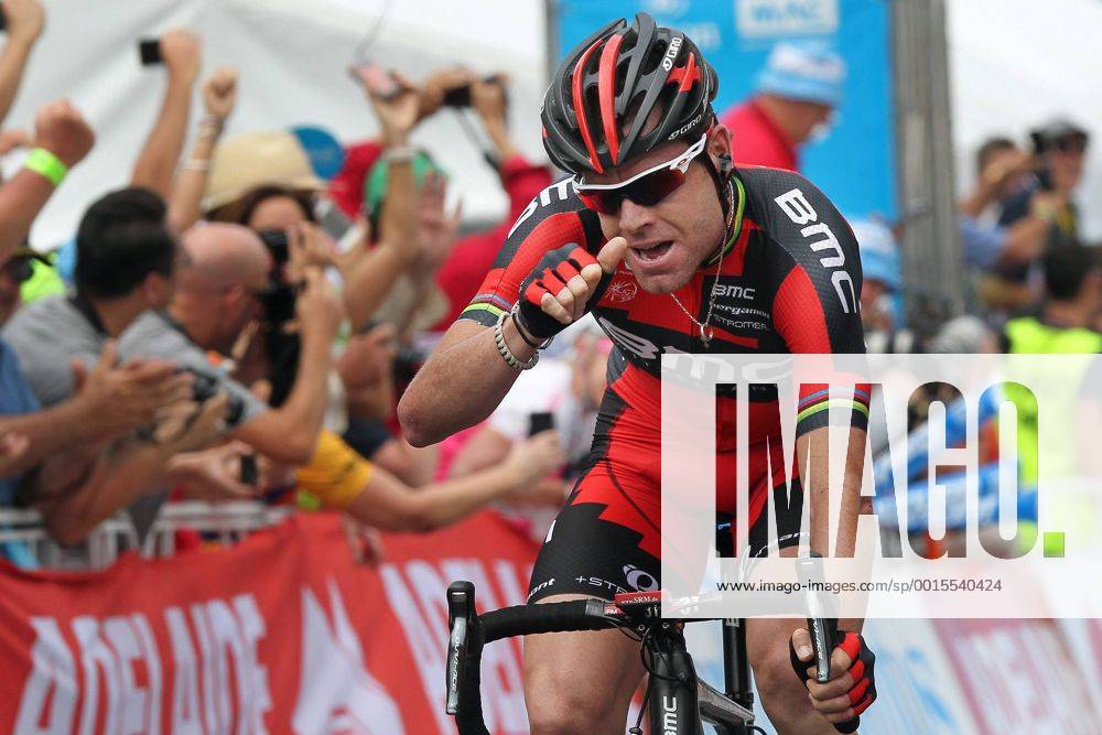 Cadel EVENS ( AUS BMC Racing Team ) gewinnt die dritte Etappe der Tour Down Under im Alleingang und übernimmt die Gesamtwertung - Finish - Win - Jubel - Freude - Emotionen - Querformat - quer - horizontal - Event Veranstaltung: Santos Tour Down Under 2014 - Stage3 3.Etappe: Norwood - Campelltown 145.0 km - Location Ort: Australien - Australia - Oceania - Ozeanien - Date Datum: 23.01.2014 -