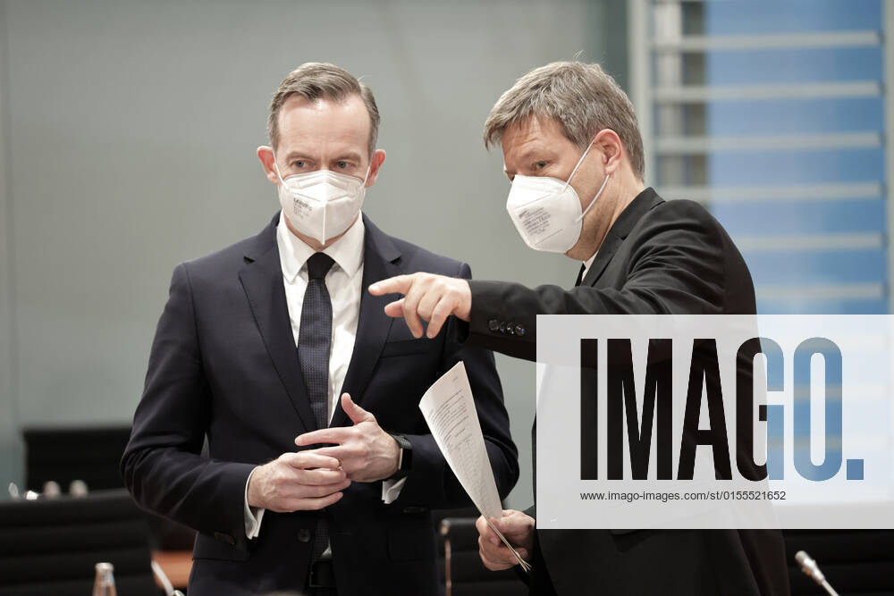 Volker Wissing, Federal Minister for Digital Affairs and Transport, FDP, Robert Habeck, Federal Minister for Economics and Climate Protection, Buendnis 90 Die Gruenen, 15 Cabinet meeting, DEU, Berlin