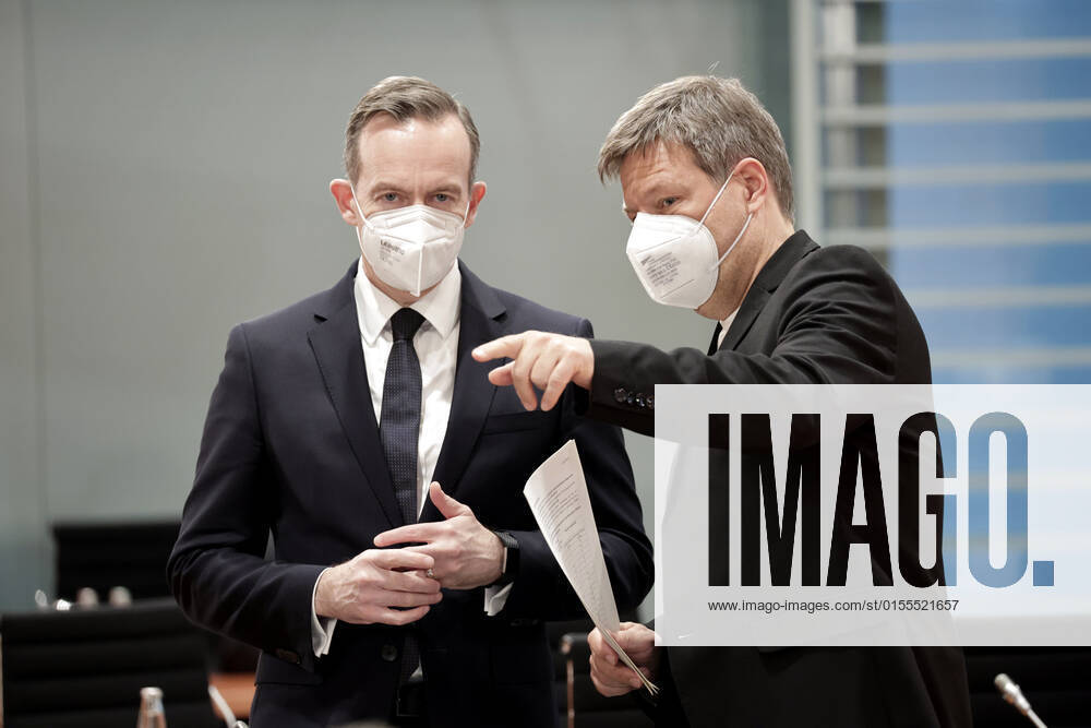 Volker Wissing, Federal Minister for Digital Affairs and Transport, FDP, Robert Habeck, Federal Minister for Economics and Climate Protection, Buendnis 90 Die Gruenen, 15 Cabinet meeting, DEU, Berlin