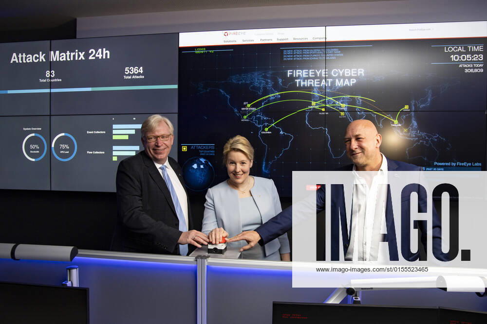 L R State Secretary for Digital Affairs and Administrative Modernization and Chied Digital Officer of the State of Berlin Ralf Kleindiek, The Governing Mayor of Berlin Franziska Giffey and Board Member of the ITDZ Marc Boettcher at the opening of the Security Operations Center at the ITDZ in Berlin on April 13, 2022 Opening of the Security Operations Center at the ITDZ in