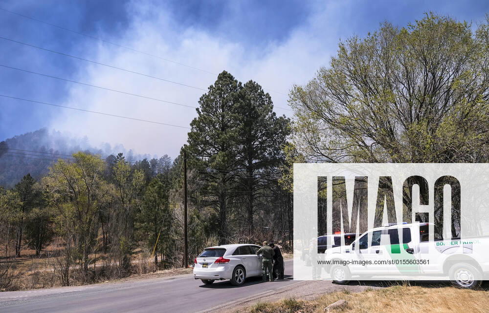 041322 .Law enforcement agents block the access to Gavilan Canyon Road , a area burned by the McBride Fire in Ruidoso.Photographed on Wednesday April 13, 2022. JOURNAL. Albuquerque USA - ZUMAab1_ 20220413_zaf_ab1_019