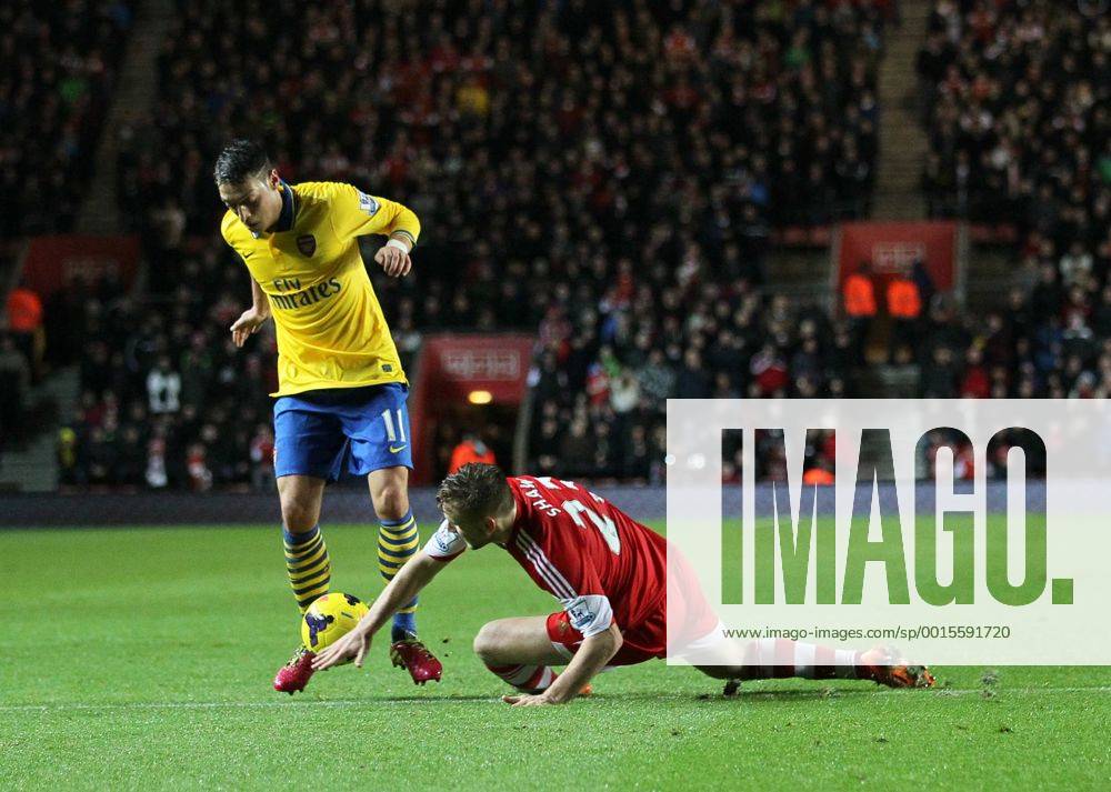 Southampton s Luke Shaw appearas to handle the ball but no penalty is given Southampton FC vs Arsenal FC London - Barclays Premier League - St Mary s Stadium - Southampton - England - 28 01 2014 .
