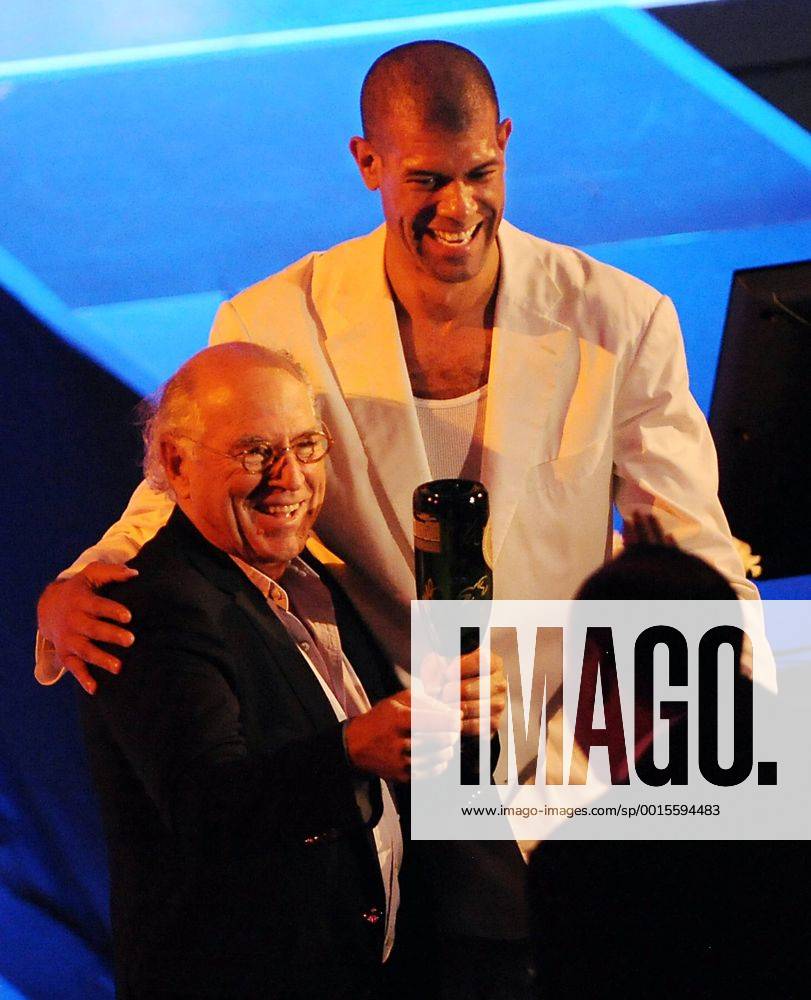 Jan. 27, 2014 - Miami Beach, FL - Florida, USA - United States - Miami Beach--Fl-shane-battioke-012714q--- Shane Battier poses for a photo with Jimmy Buffett. Buffett had just paid $25,000 for an empty champagne bottle signed by the entire Heat team. The champagne was consumed in the Heat s locker room after last years title game seven. Robert Duyos, Sun Sentinel Heat - ZUMAss5