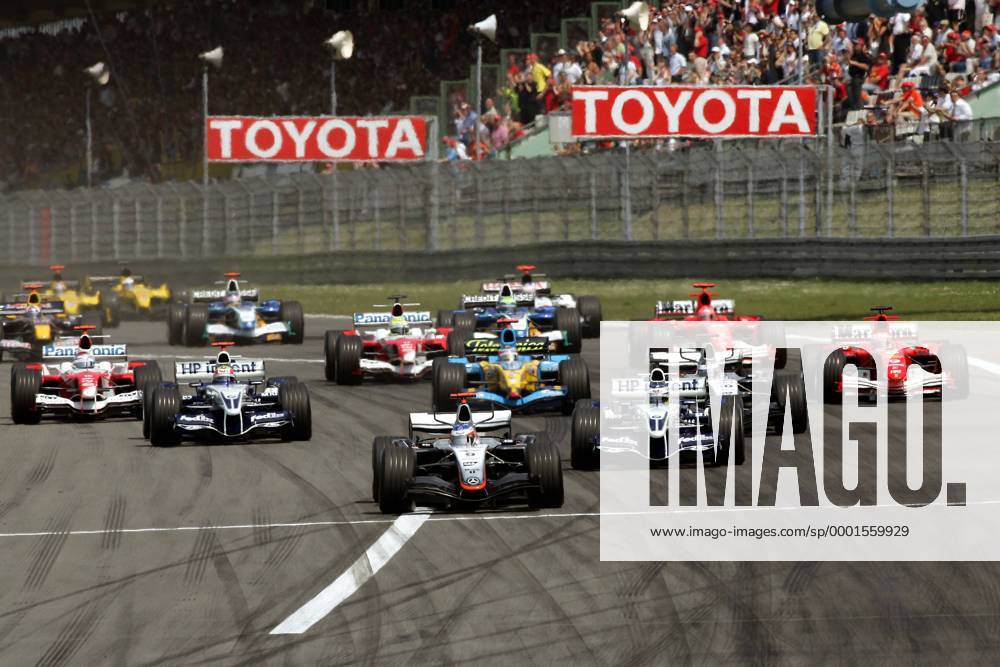 Start zum GP von Europa auf dem Nürburgring 2005: Kimi Räikkönen (Finnland McLaren Mercedes) führt das Feld vor Nick Heidfeld (Deutschland BMW Williams), Juan Pablo Montoya (Kolumbien McLaren Mercedes) und Mark Webber (Australien BMW Williams) an Motorsport Grand Prix Herren Großer Preis von Europa 2005, Formel 1 Weltmeisterschaft, F1, F, GP, WM Totale Nürburgring Nürburg
