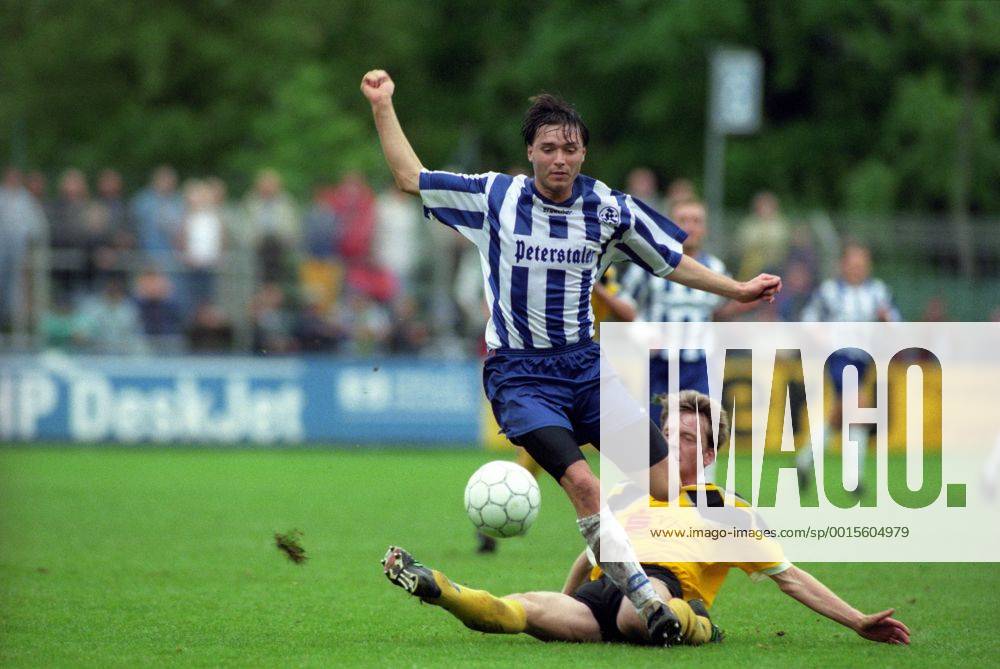 - Regionalliga Süd 1996 1997 - Stuttgarter Kickers vs SpVgg 07 Ludwigsburg - Markus Beierle (vorn) im Duell
