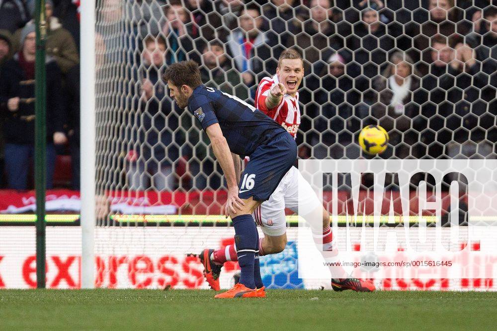 Michael Carrick of Manchester United (ManU) looks dejected as Stoke s Ryan Shawcross celebrates his sides opening goal - Stoke City vs. Manchester United (ManU) - Premier League - Britannia Stadium - Stoke - 01 02 2014 Pic PhilipxOldham Sportimage .