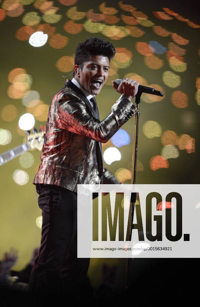 Singer Bruno Mars of the United States performs during Halftime Show of the NFL American Football Herren USA Super Bowl XLVIII football game between the Seattle Seahawks and the Denver Broncos in New Jersey, the United States, Feb. 2, 2014. Seattle Seahawks won 43-8. (Xinhua) (SP)U.S.-NEW JERSY-AMERICAN FOOTBALL-SUPER BOWL