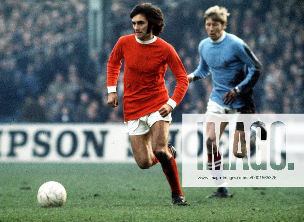 George Best (Manchester United, li.) am Ball - Fußball Herren English First Division 1969 1970, 1. Englische Liga, Manchester City - Manchester United 4:0, ManU Einzelbild Manchester Dynamik,