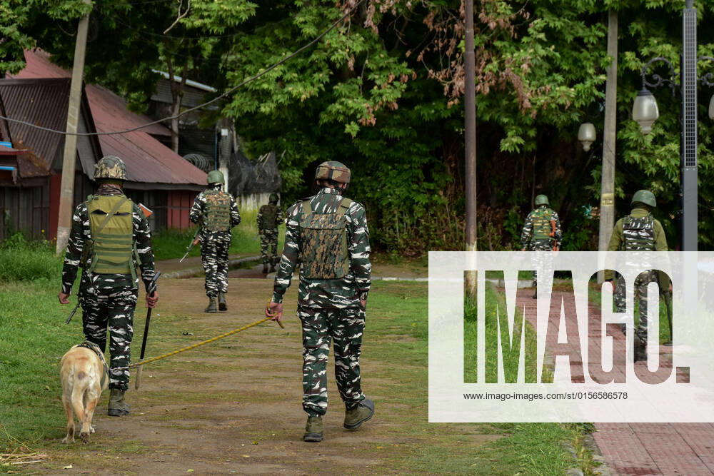 Paramilitary troopers patrol along the street on a cloudy day. The weather remained inclement with rain and thunder in Kashmir valley as the Met Department forecast freaky weather with rain, thunder, and gusty winds during the next 24 hours. Srinagar India - ZUMAs197 20220421_zab_s197_058
