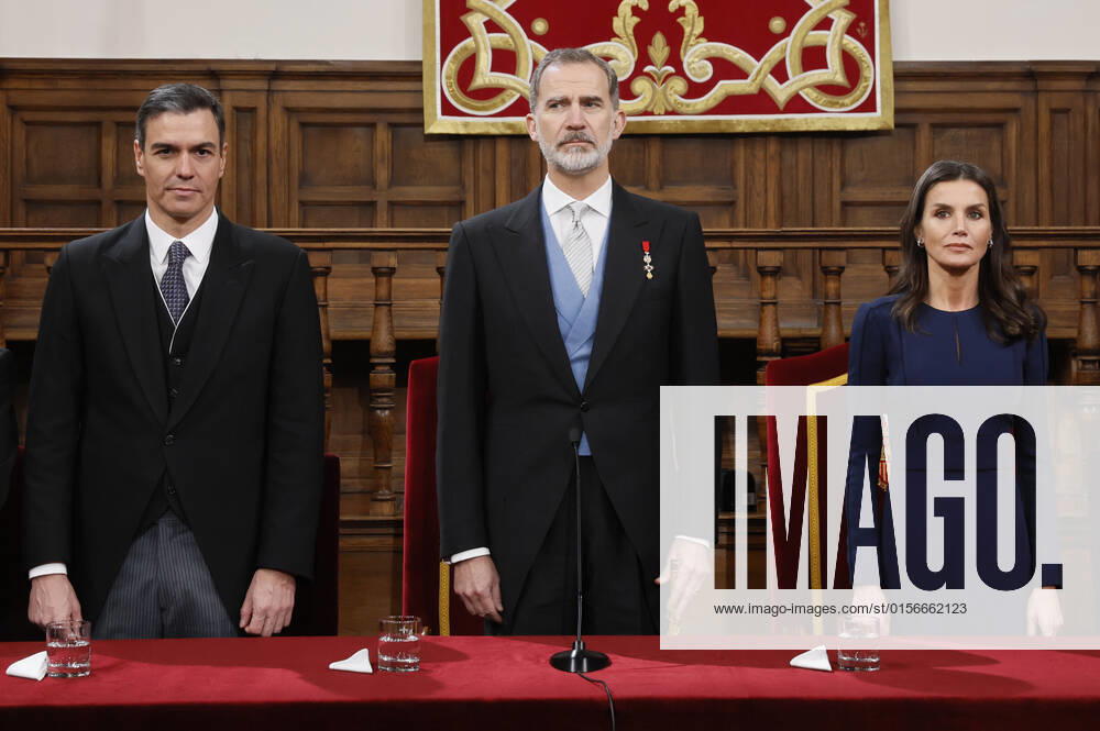 Spain s King Felipe VI, Queen Letizia and Prime Minister Pedro Sanchez (L) attend the Cervantes Award s gala at Alcala de Henares University in Madrid region, central Spain, 22 April 2022. Argentinia actress Cecilia Roth collected Cervantes Award on behalf of Uruguayan author Cristina Peri Rossi, who has been unable to be in the awarding ceremony due to her health condition. Cervantes Award s gala !ACHTUNG: NUR REDAKTIONELLE NUTZUNG!