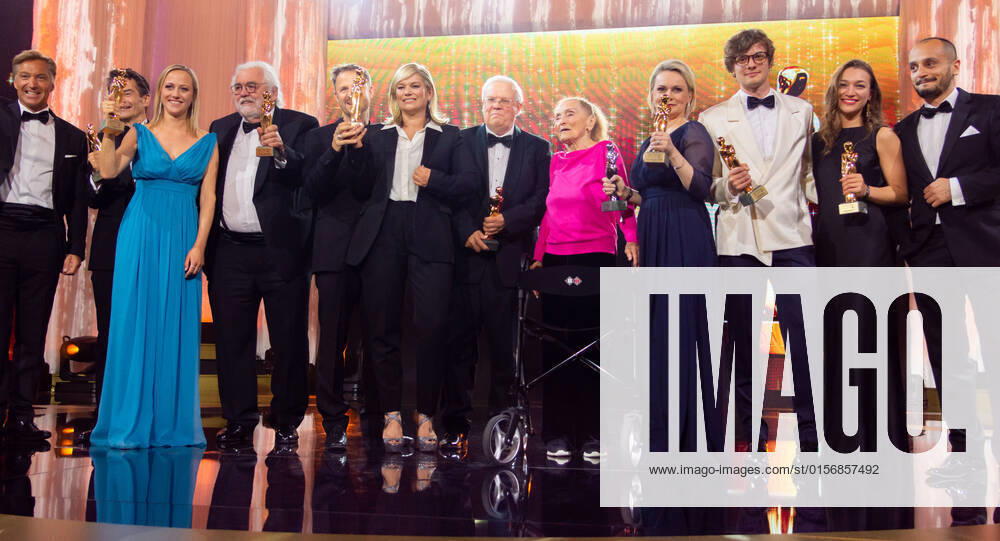 20220423 Kurier Romy Gala 2022 WIEN, OESTERREICH - 23. APRIL: Gruppenbild aller PreistraegerInen bei der Verleihung des deutschsprachigen Film- und Fernseh-Preises, die 33. Kurier Romy Gala 2022 im Festsaal der Wiener Hofburg am 23. April 2022 in Wien, Oesterreich. 220423_SEPA_17_025