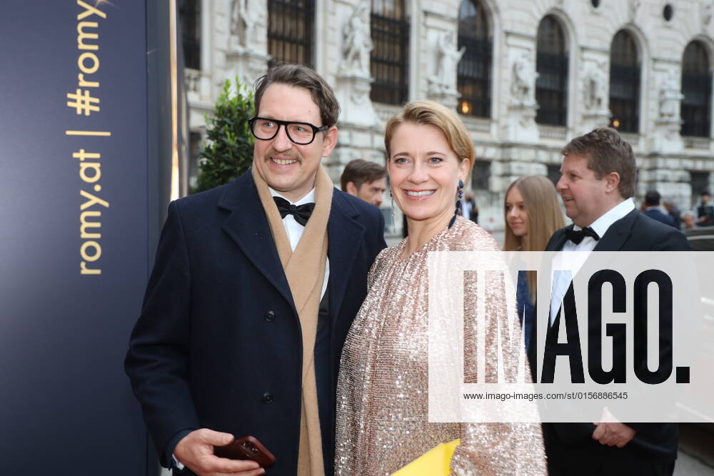 Romy Gala 2022 Vienna, 23 04 2022 Caroline PETERS with husband