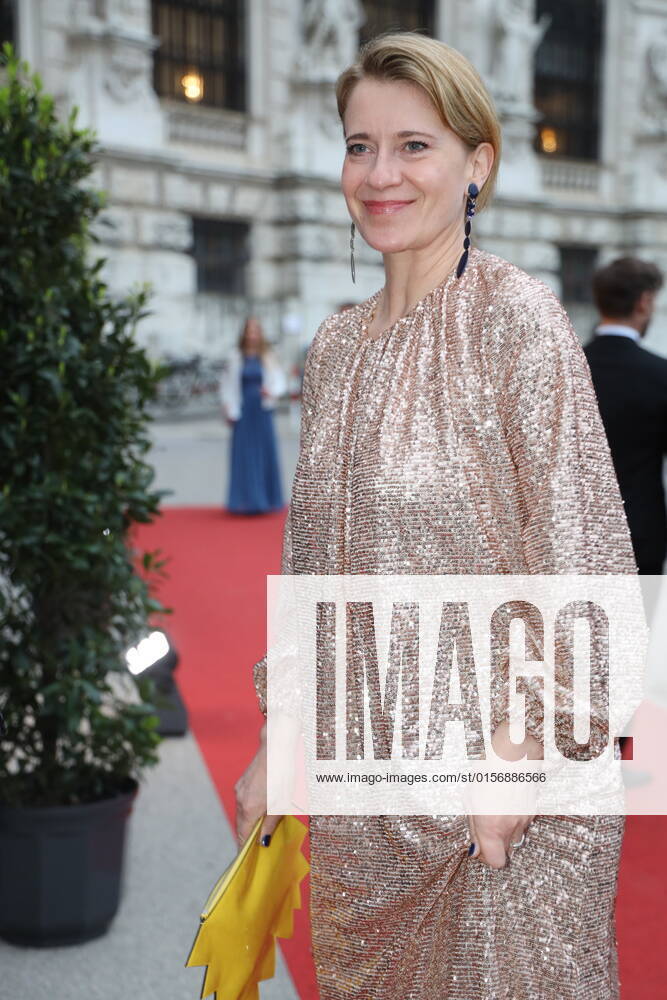 Romy Gala 2022 Vienna, 23 04 2022 Caroline PETERS with husband