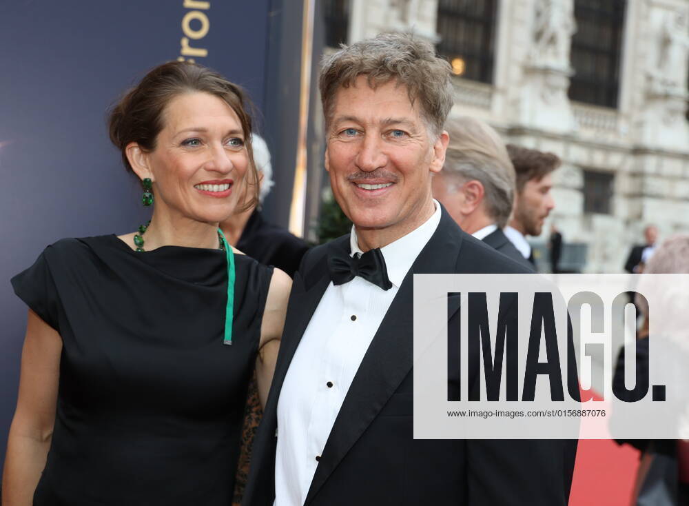 Romy Gala 2022 Vienna, 23 04 2022 Tobias MORETTI with wife Julia