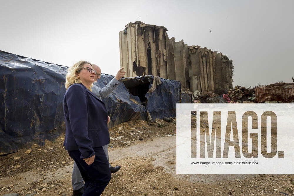Svenja Schulze SPD , Federal Minister for Economic Cooperation and Development, inspects the destroyed grain silos in the port of Beirut here with German Ambassador Andreas Kindl Schulze is on a three-day trip to Lebanon and Ethiopia 24 04 2022 Beirut Lebanon