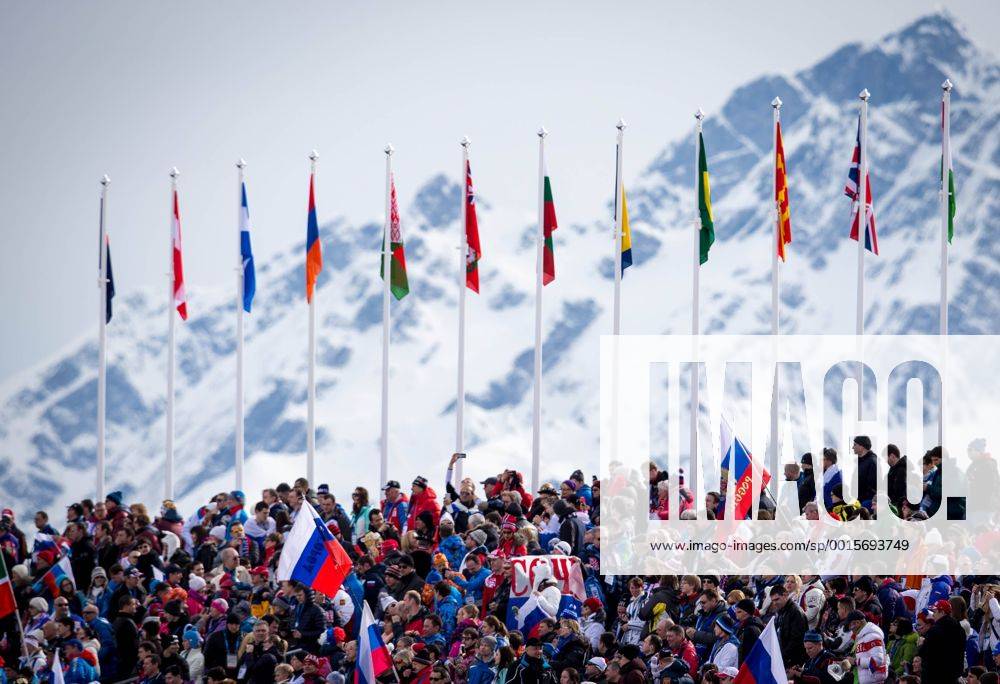 , Biathlon- und Langlaufzentrum Laura , Skiathlon über je 15 Kilometer in der klassischen und der freien Technik , Männer im Bild: Fans im Stadion