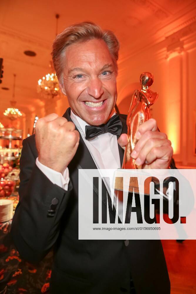 Vienna Hofburg, ROMY Film u TV Prize, Gala Award Ceremony of the Television Prize of ORF u KURIER im Bild Hans Knauss, with d Award, ROMY Film u TV Prize
