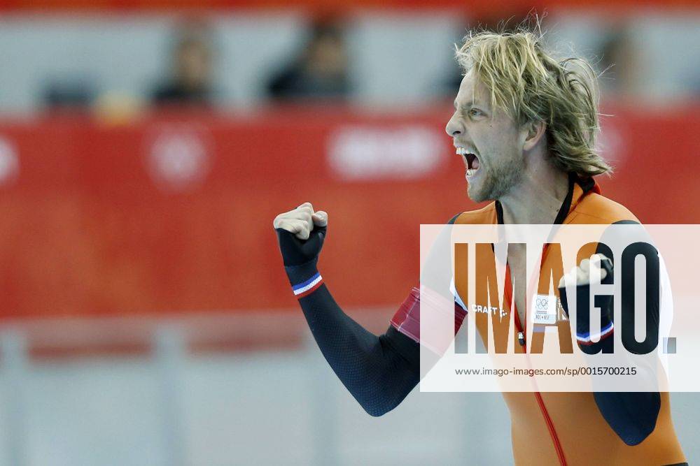 (140210) -- SOCHI, Feb. 10, 2014 (Xinhua) -- Michel Mulder of the Netherlands celebrates after his men s 500m race 2 of Speed Skating at the 2014 Sochi Winter Olympic Games in Sochi, Russia, Feb. 10, 2014. Michel Mulder won the gold medal with 69.312 seconds. (Xinhua Wang Lili) (SP)OLY-RUSSIA-SOCHI-SPEED SKATING-MEN S 500M