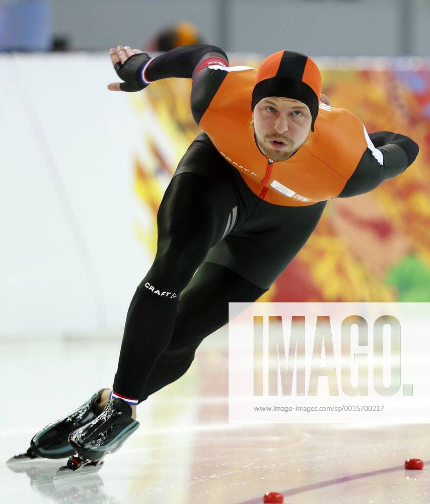 (140210) -- SOCHI, Feb. 10, 2014 (Xinhua) -- Michel Mulder of the Netherlands competes during his men s 500m race 2 of Speed Skating at the 2014 Sochi Winter Olympic Games in Sochi, Russia, Feb. 10, 2014. Michel Mulder won the gold medal with 69.312 seconds. (Xinhua Wang Lili) (SP)OLY-RUSSIA-SOCHI-SPEED SKATING-MEN S 500M